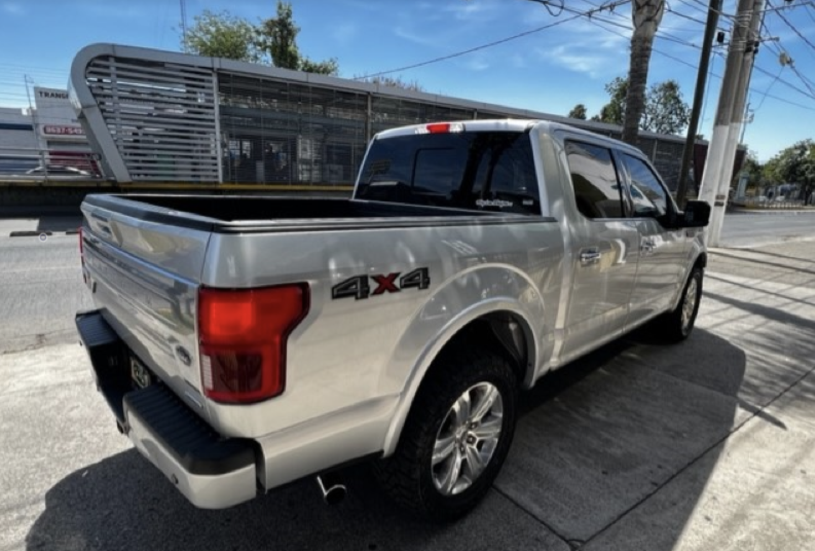 FORD LOBO PLATINUM 4X4 DOBLE CAB V6 TA 2019