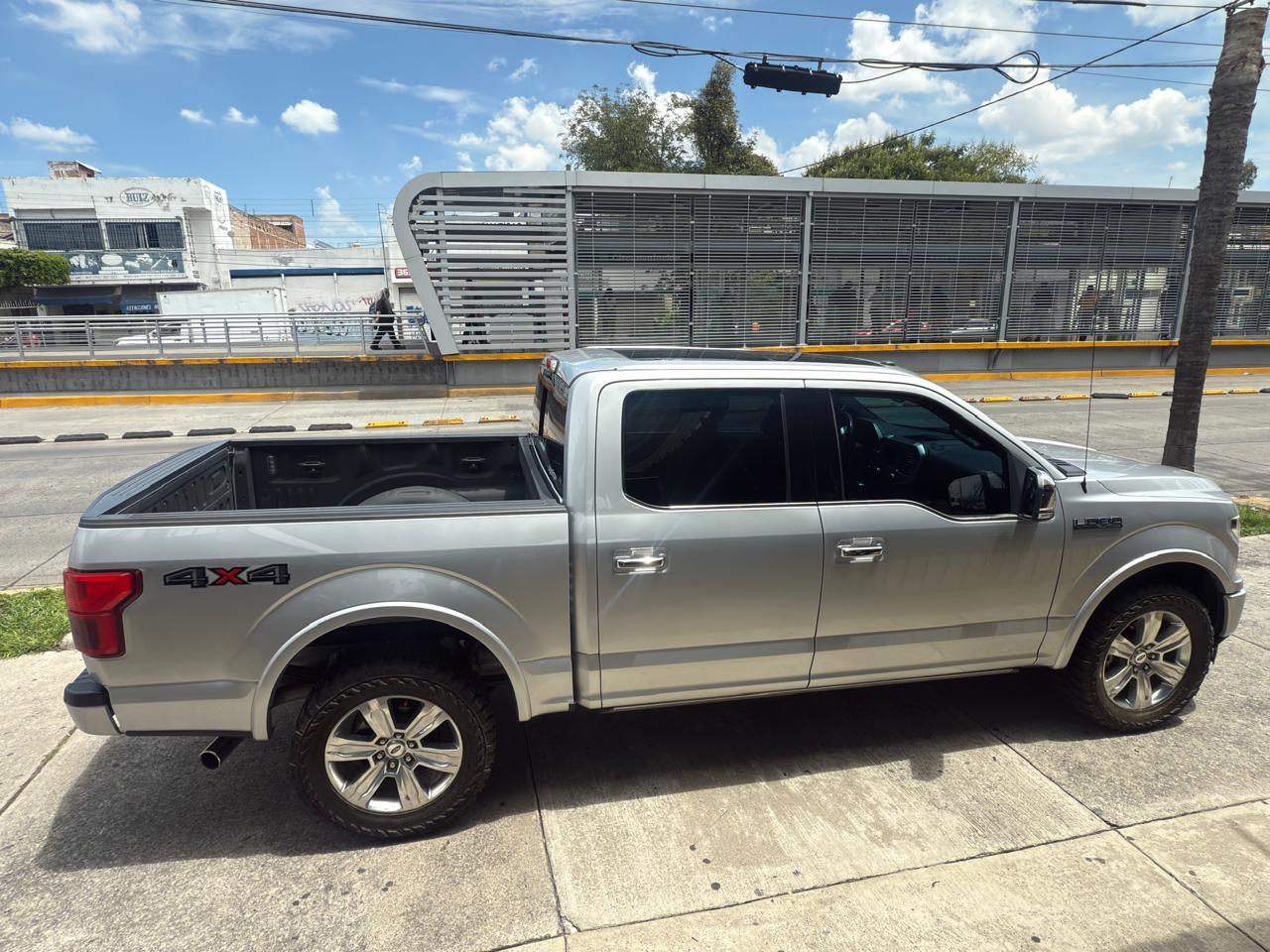 FORD LOBO PLATINUM 4X4 DOBLE CAB V6 TA 2019