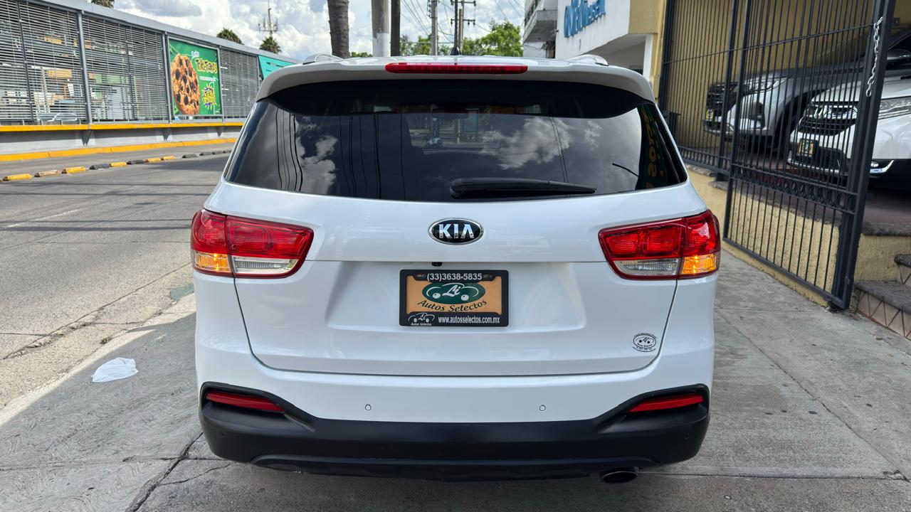 KIA SORENTO LX SUV 7 PASAJEROS TA 2018